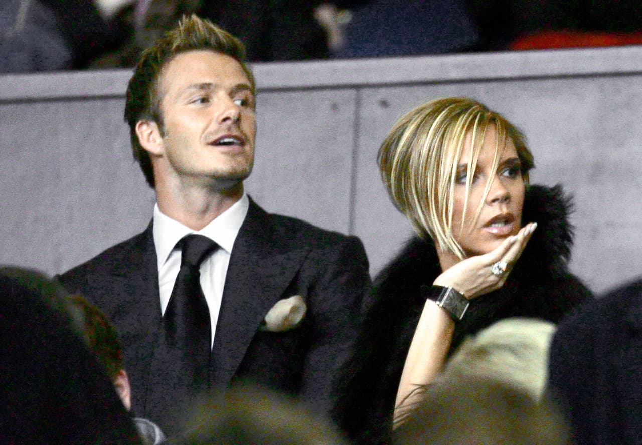 David Beckham ha mantenido un largo matrimonio con la ex Spice Girl Victoria, pero el exfutbolista tuvo un conocido amorío con Rebecca Loos, que, sin embargo, no fue capaz de acabar con su relación oficial.