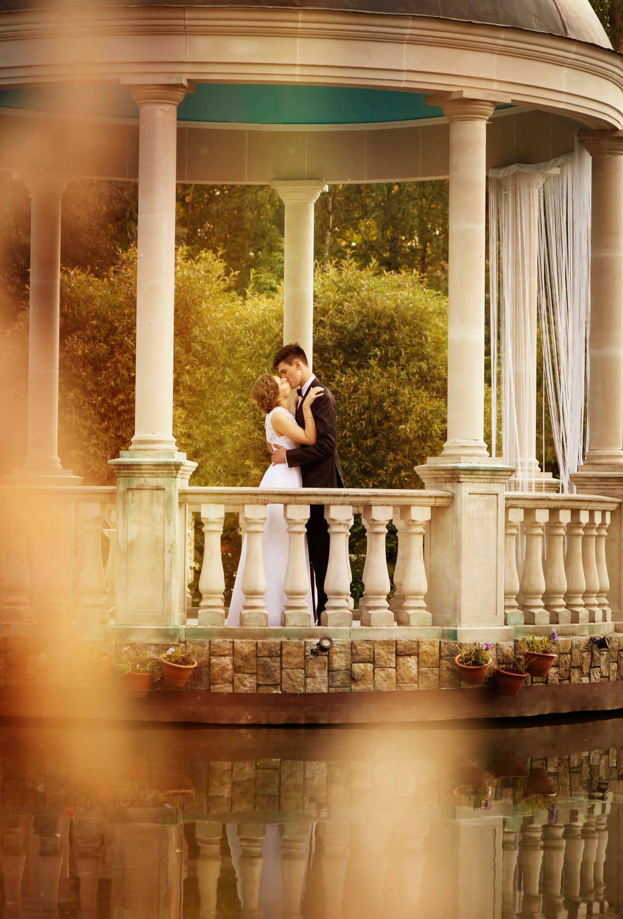 Se augura una etapa estupenda en cuestiones sentimentales sobre todo si estás separado o alejado de esa persona. Es el ciclo del regreso, de la consolidación emocional, los compromisos serios y las uniones felices.