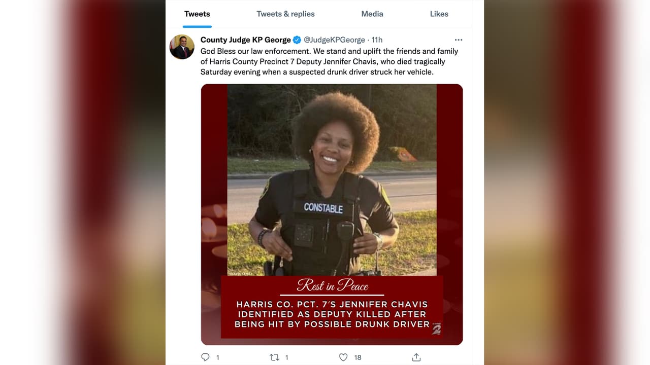 "Dios bendiga a nuestras fuerzas del orden. Apoyamos y animamos a los amigos y familiares de la oficial del precinto 7 del condado de Harris, Jennifer Chavis, que murió trágicamente el sábado por la noche cuando un presunto conductor ebrio golpeó su vehículo", el mensaje del JP George, juez del condaddo Fort Bend.