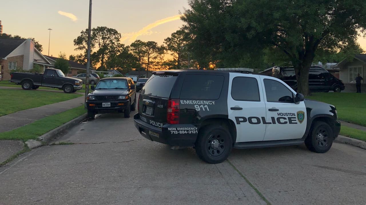 Muere un hombre tras iniciar un tiroteo con oficiales del condado de Harris para evitar ser arrestado