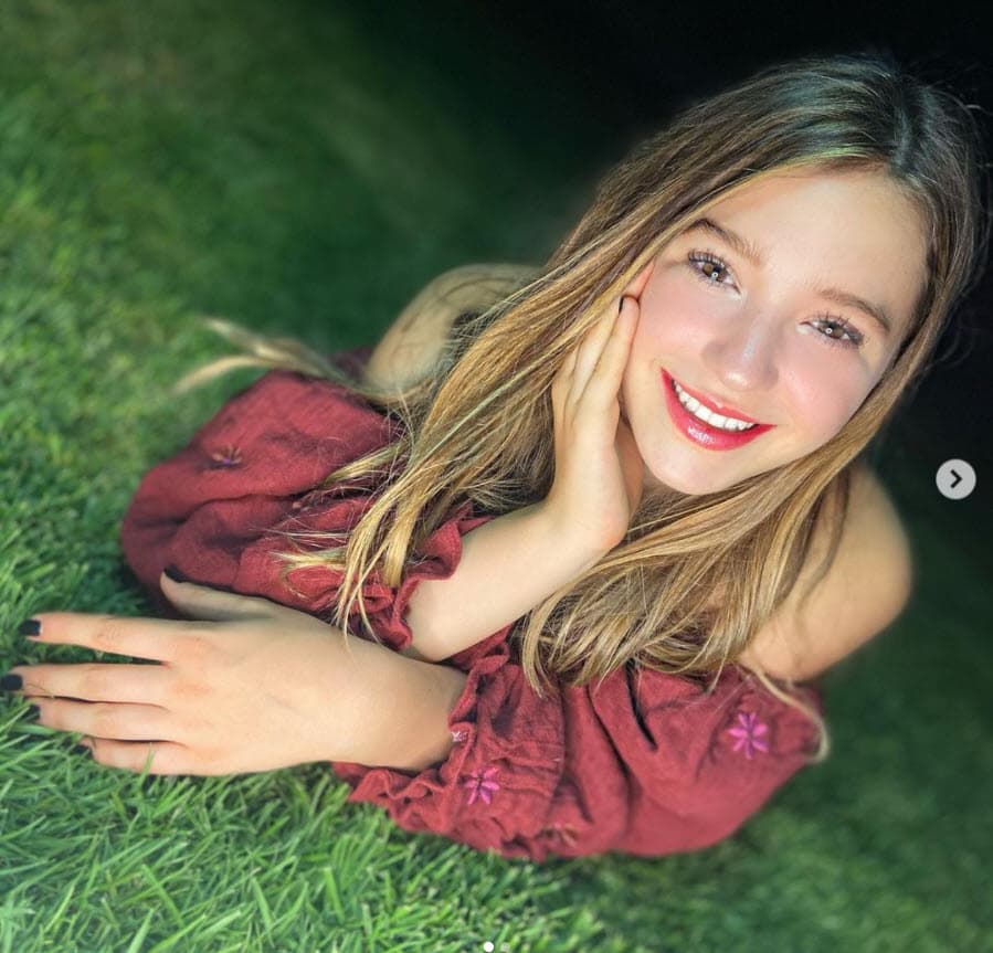 "¡Dulces 16 princesa Mía! Qué emoción tan grande celebrar tus 16 años de vida, mi amor. Te lo he dicho una y 1000 veces, celebro cada segundo de tu dulce existencia".
<br>