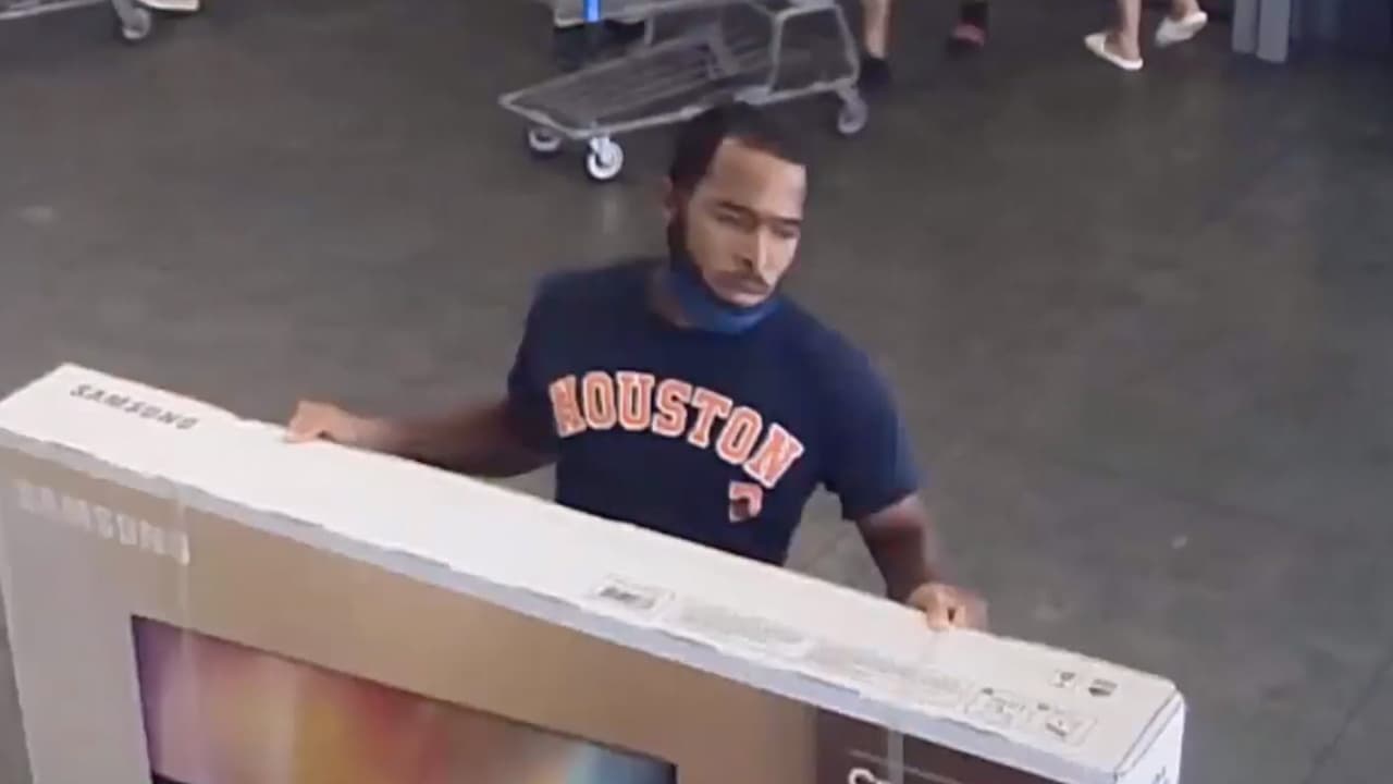 El Departamento de Policía de Houston busca identificar a dos hombres señalados como los presuntos ladrones de dos pantallas gigantes de un Walmart al oeste de la ciudad. Se las robaron ante los ojos de los empleados que no pudieron hacer nada por detenerlos.