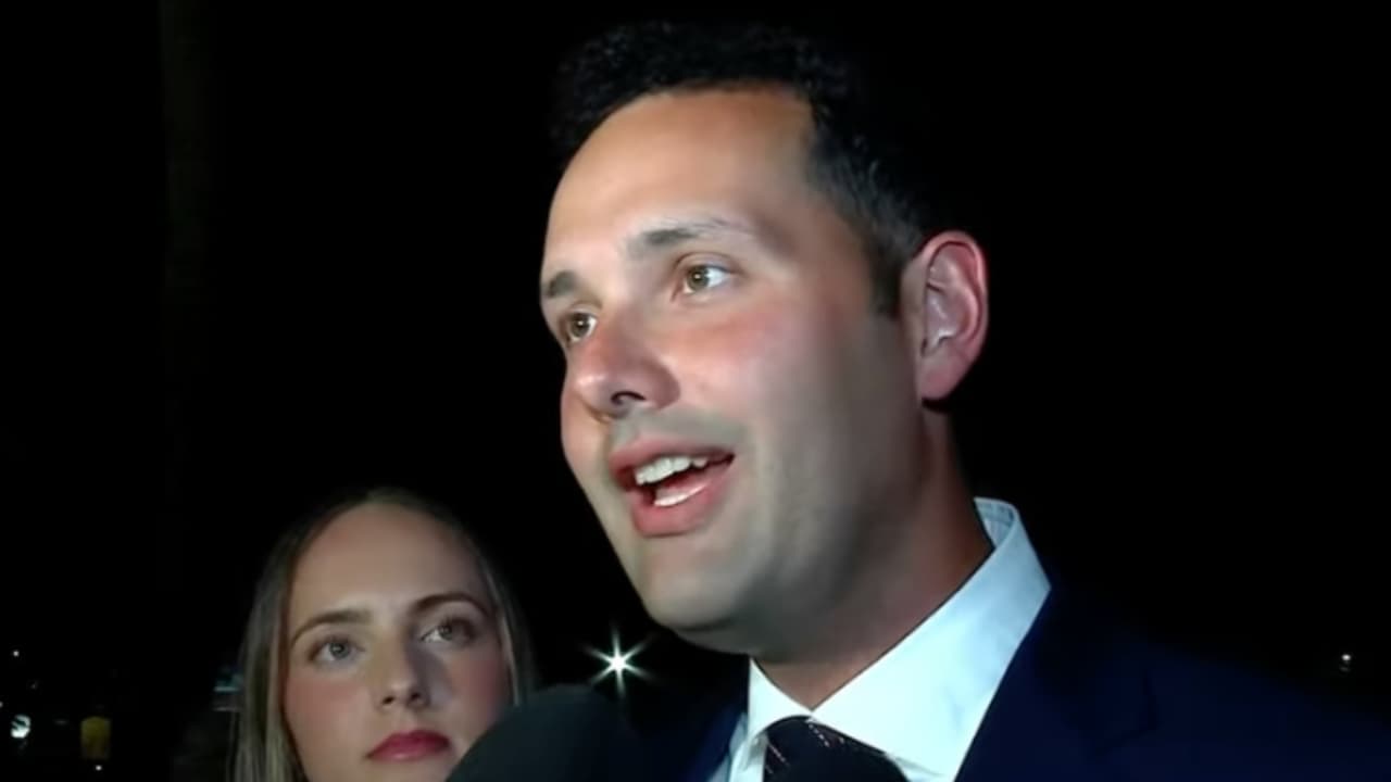 Bryan Calvo se proyecta ganador de la alcaldía de Hialeah en primera vuelta