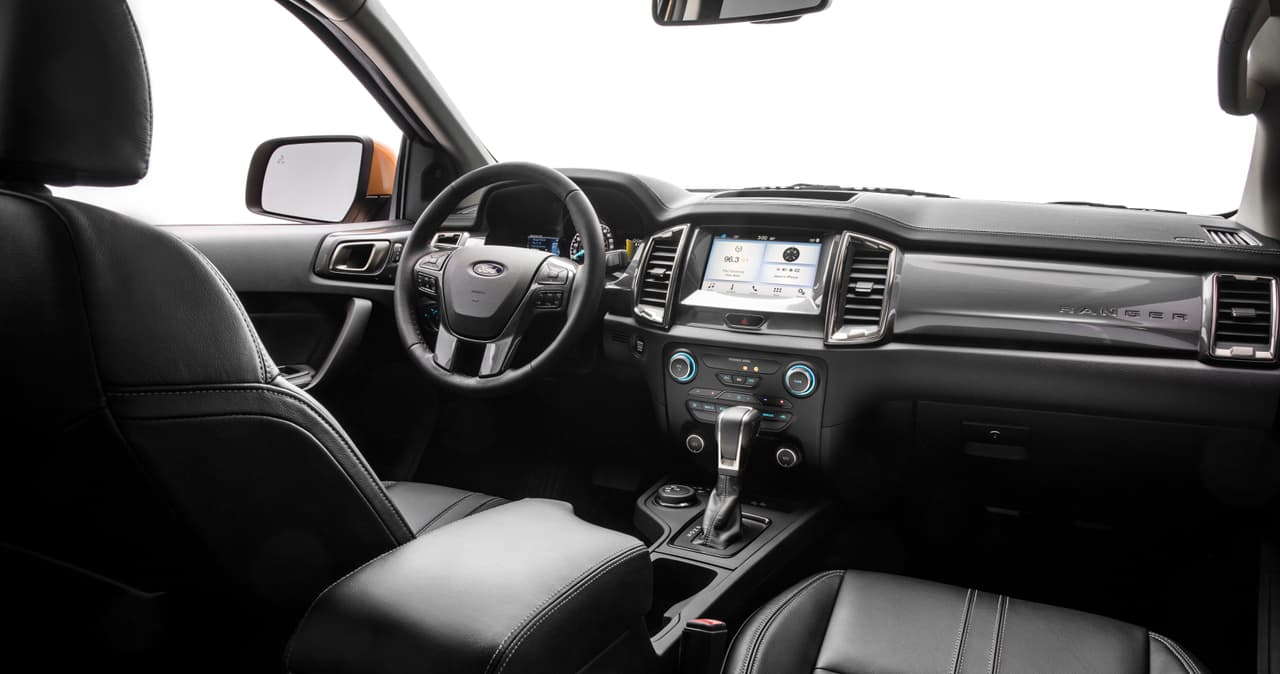 El tablero de instrumentos de la Ford Ranger 2019 cuenta con la típica pantalla de 8 pulgadas de Ford para albergar al sistema telemático SYNC 3.