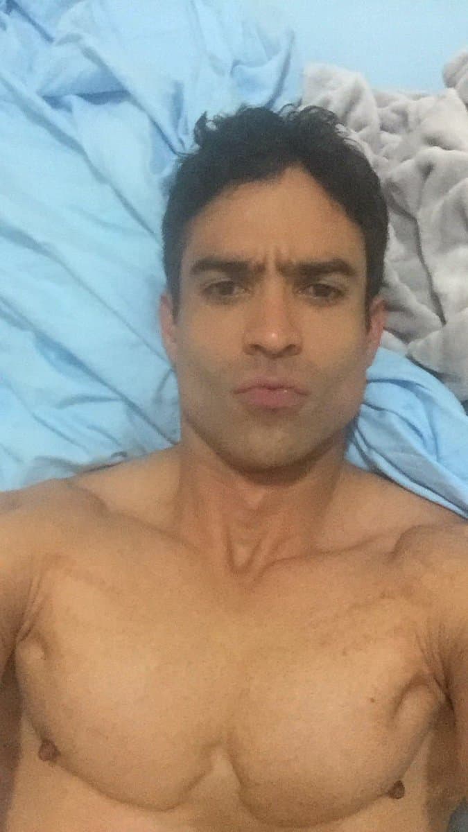 <b><a href="http://www.univision.com/novelas/vino-el-amor/vino-el-amor-brian-murio-ante-marta-tras-confesarle-que-lilian-le-ordeno-deportar-a-su-familia-escena-del-dia-video">Su personaje de Brian en 'Vino el amor' tuvo un final trágico</a></b>, que jamás se olvidará.