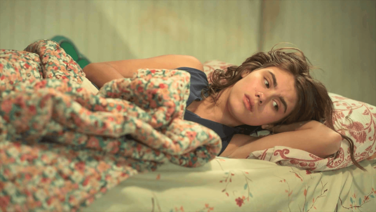 Julia busca la popularidad de Aura | Hermanas, Un amor Compartido | Capítulo 56