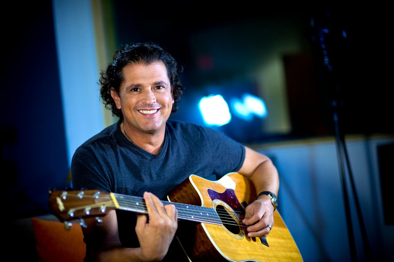 "Hoy nos despertamos tristes por nuestros hermanos del #Ecuador son los más cariñosos, los más humildes, los más generosos", apuntó.