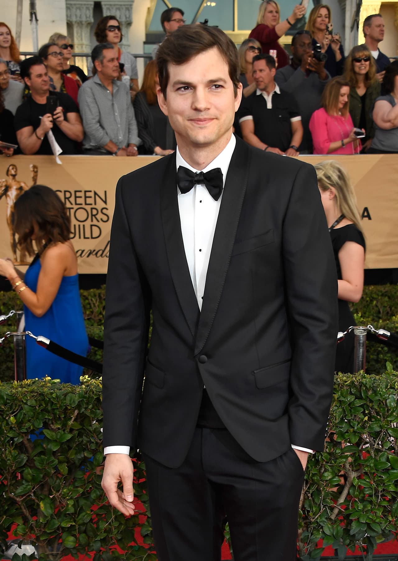 Ashton Kurcher se casó con Demi Moore en 2005, sin importar los 15 años de diferencia de edad entre los dos, pero en 2012 se acabó su matrimonio por infidelidades del actor, que ahora tiene una familia con Mila Kunis.