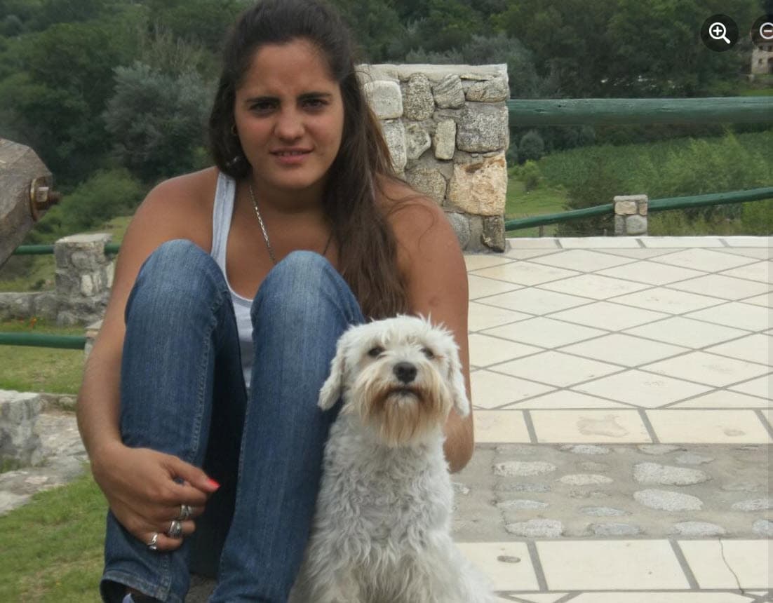 Aunque Juan Soler ha sido un padre a la distancia en gran parte de la vida de su hija mayor, ella agradece que siempre la ha acompañado: "Aunque no podamos estar juntos en este día, ¡mi corazón siempre está con vos! Al lado tuyo como vos siempre estuviste. Te amo con el alma", le escribió en Facebook cuando el actor cumplió 51 años en enero de 2017.