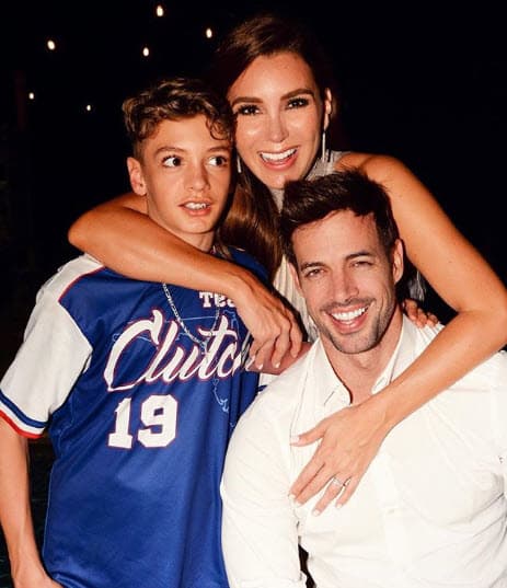 Elizabeth asegura que su hijo Christopher no está obsesionado con su cuerpo: "Él entrena, pero no es tanto para lucir un cuerpo lleno de músculos, la verdad que no está al pendiente de su físico ni es lo más importante para nosotros, sino porque le gusta hacer deporte".