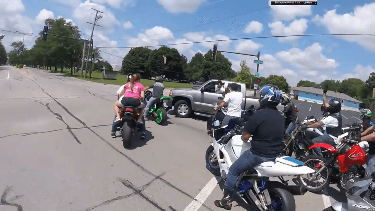 Policía de Aurora investiga una pelea entre decenas de motoristas y un conductor de camioneta