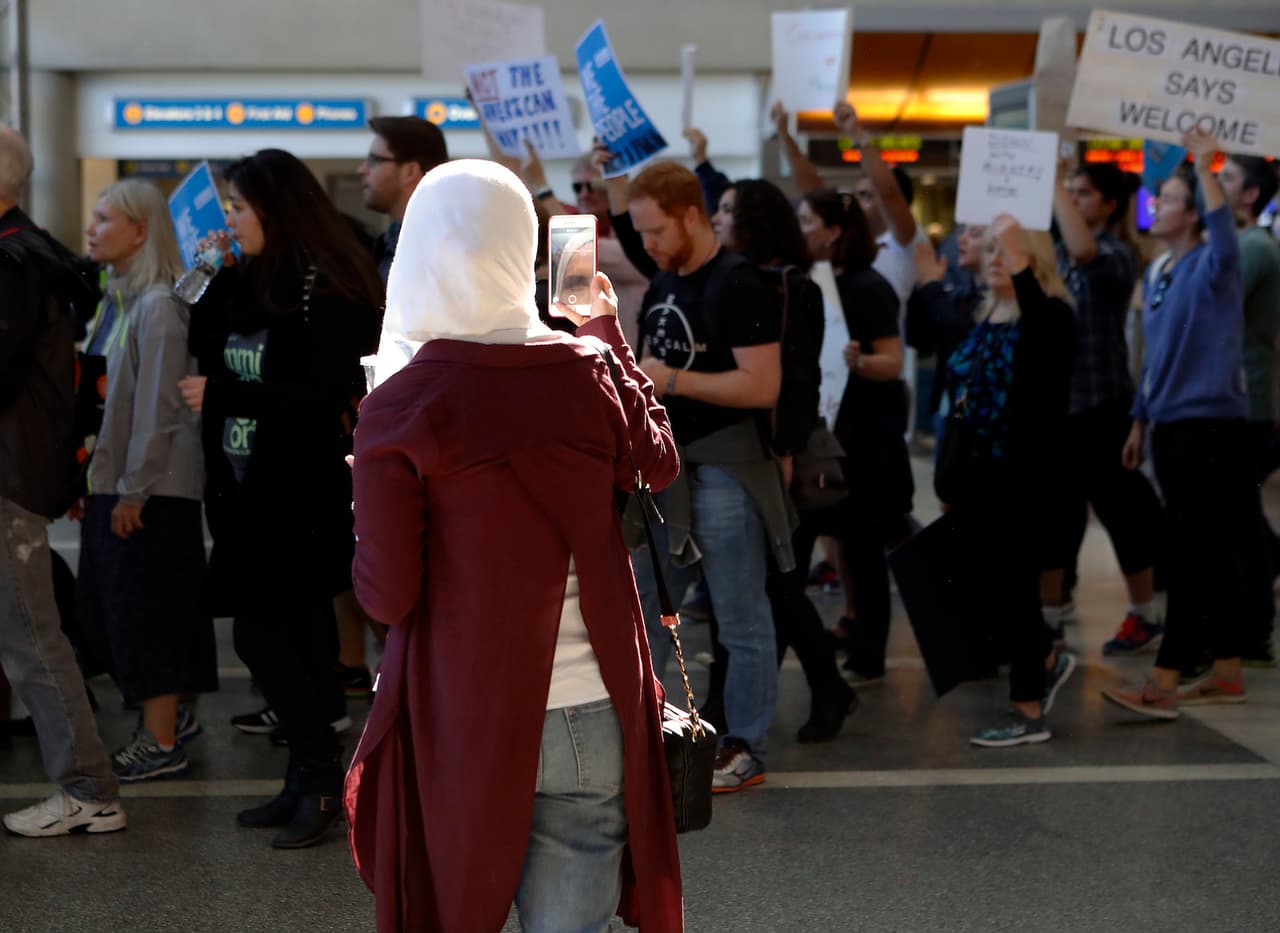 Parlamento de Irak aprueba una medida de represalia al decreto de Trump para prohibir la entrada a estadounidenses