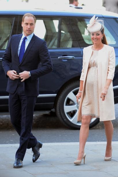 Un vestido en encaje y en tonos claros hace que brilles con luz propia.