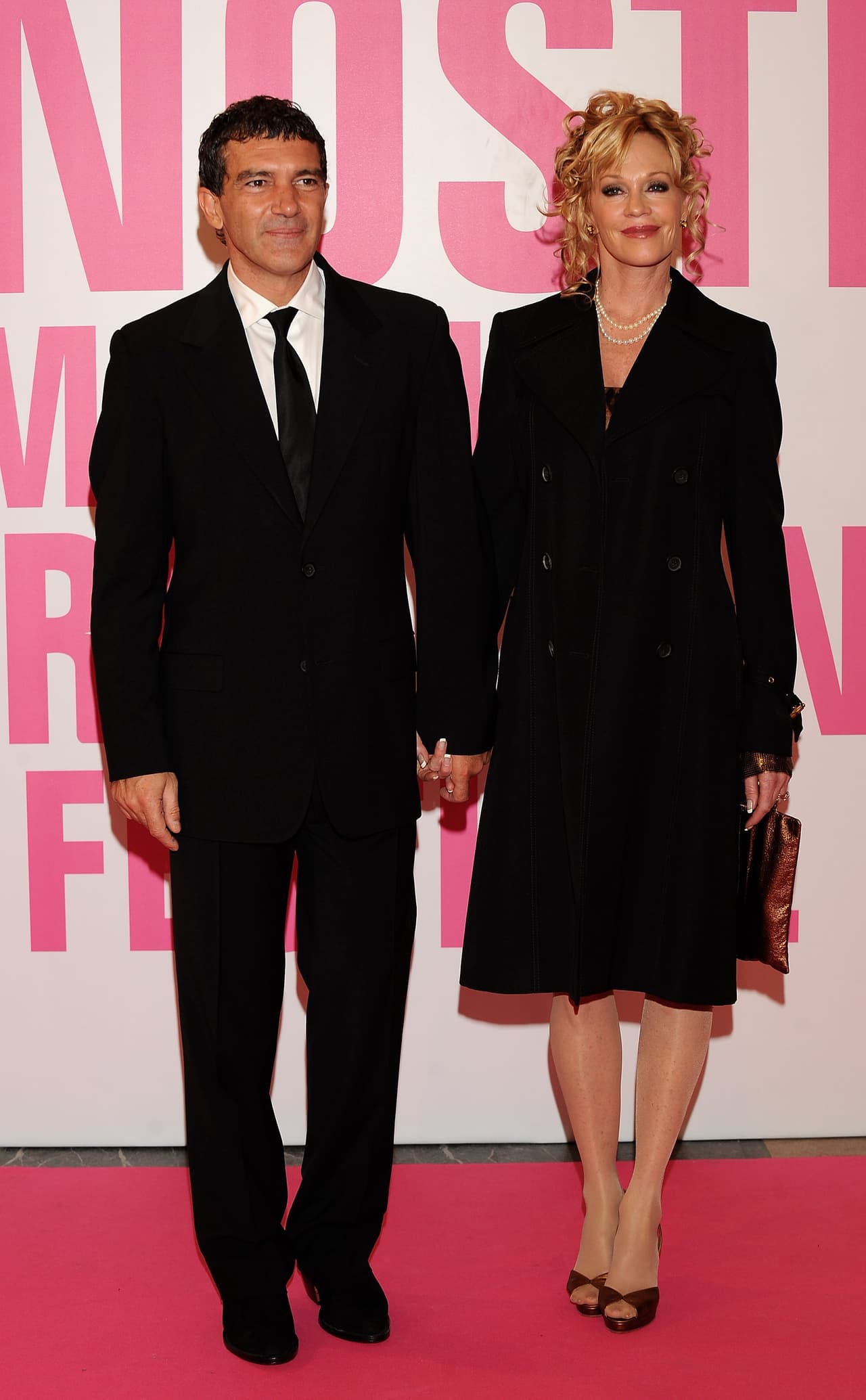 En el 2014, Antonio Banderas y Melanie Griffith decidieron anular su matrimonio de 18 años, pero su acuerdo de divorcio tardó un año en finalizarse debido a las diferentes propiedades y objetos que tanía la pareja.