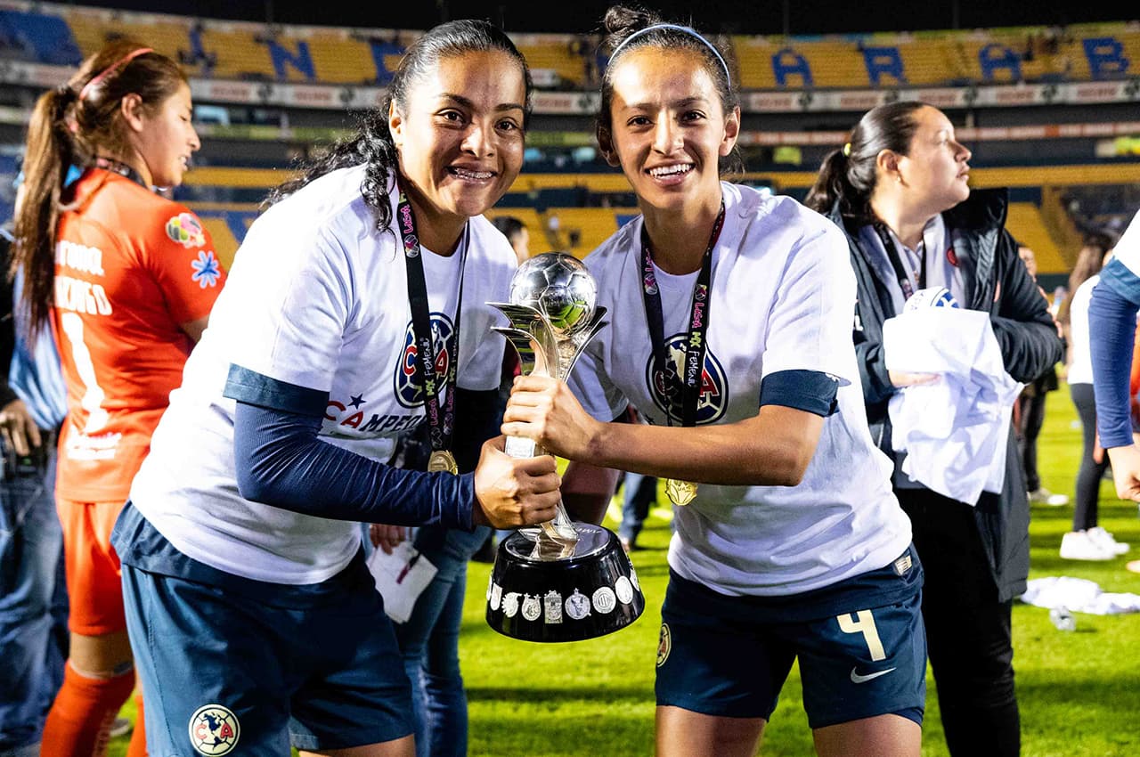La celebración del América continuó en Monterrey al conquistar su primera Liga MX Femenil.