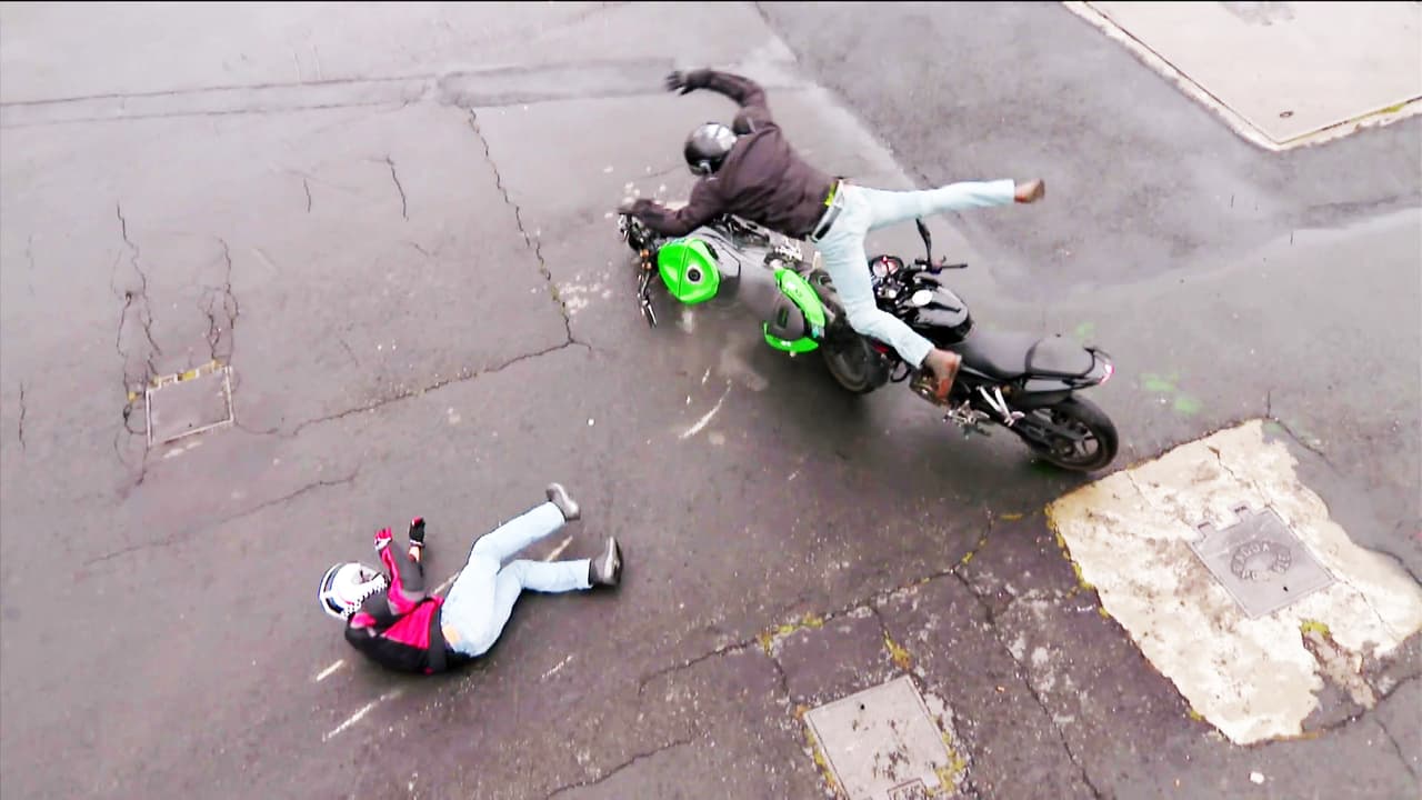 ¡No! ¿Dónde estás Regina? Joshua y David chocaron.