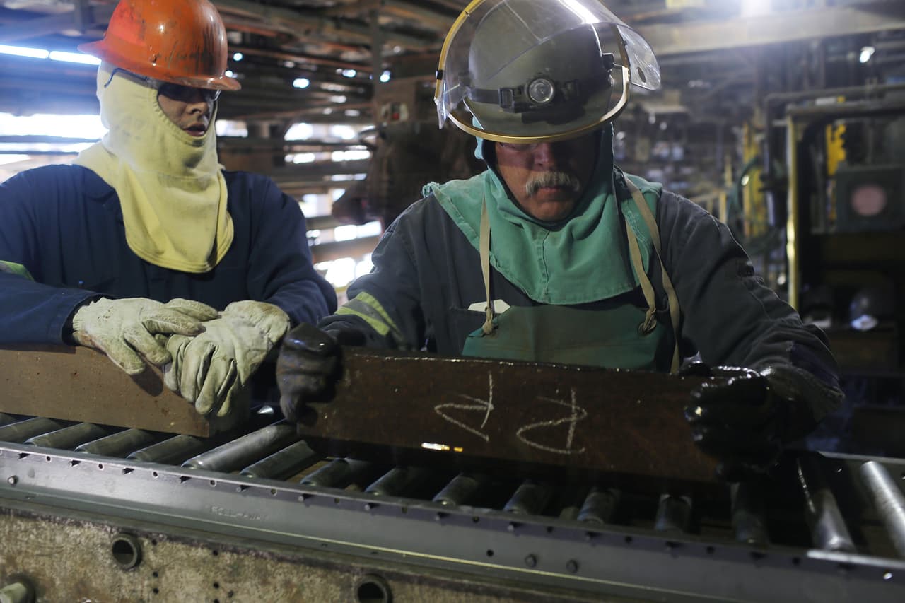 <b>Puesto 10: Arizona</b>
<br>
<br>Tasa de desempleo en hispanos (segundo trimestre de 2021): 7.2%.
<br>
<br>Tasa de desempleo en blancos (segundo trimestre de 2021): 6.0%.
<br>
<br>Tasa de desempleo en afroestadounidenses (segundo trimestre de 2021): no hay suficientes datos.
<br>
<br>Tasa de desempleo en asiáticos estadounidenses y nativos de las islas del pacífico: no hay suficientes datos.
<br>
<br>Desempleo general: 6.7%.
<br>
<br>“Los trabajadores afroestadounidenses tenían el doble de probabilidades de enfrentar desempleo que los trabajadores blancos”, concluyó el estudio de EPI.
<br>