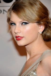 El DJ contó a la revista GQ que los 'swifties' lo amenazaron de muerte por hacer comentarios burlones sobre la cantante.