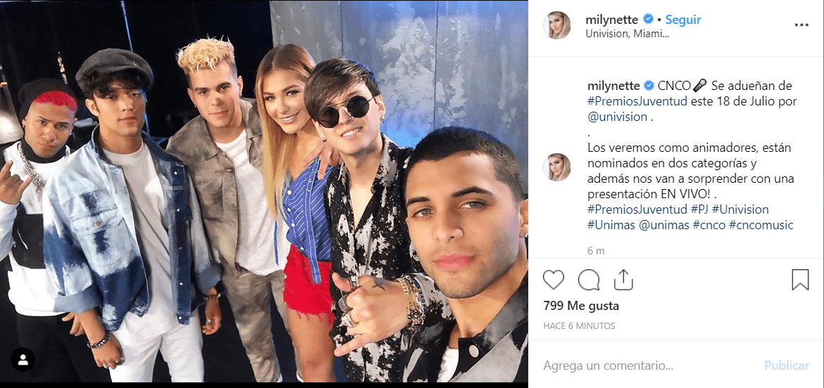 En la conducción también participaron Borja Voces, Lali y CNCO. Migbelis Castellanos, ganadora de Nuestra Belleza Latina 2019, aprovechó la visita de la banda juvenil para tomarse una foto con ellos.