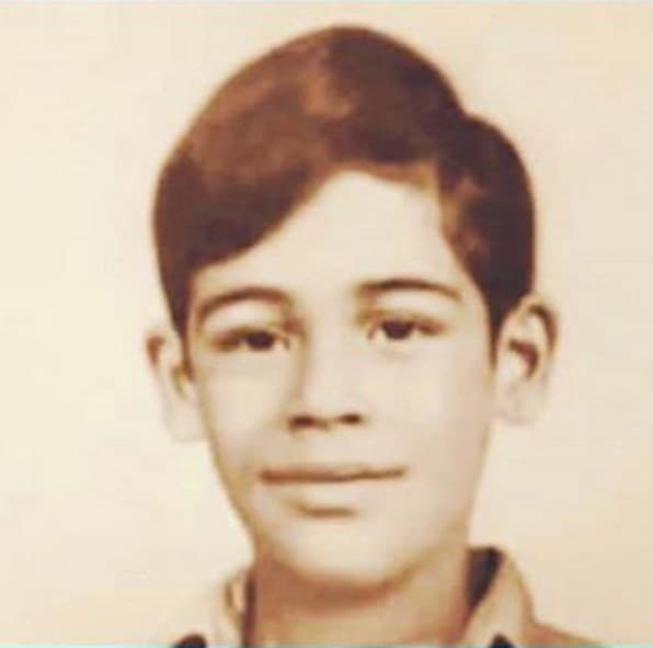 ¡Carita de inocencia! Algunos añitos atrás cuando nuestro Johnny era pequeño.