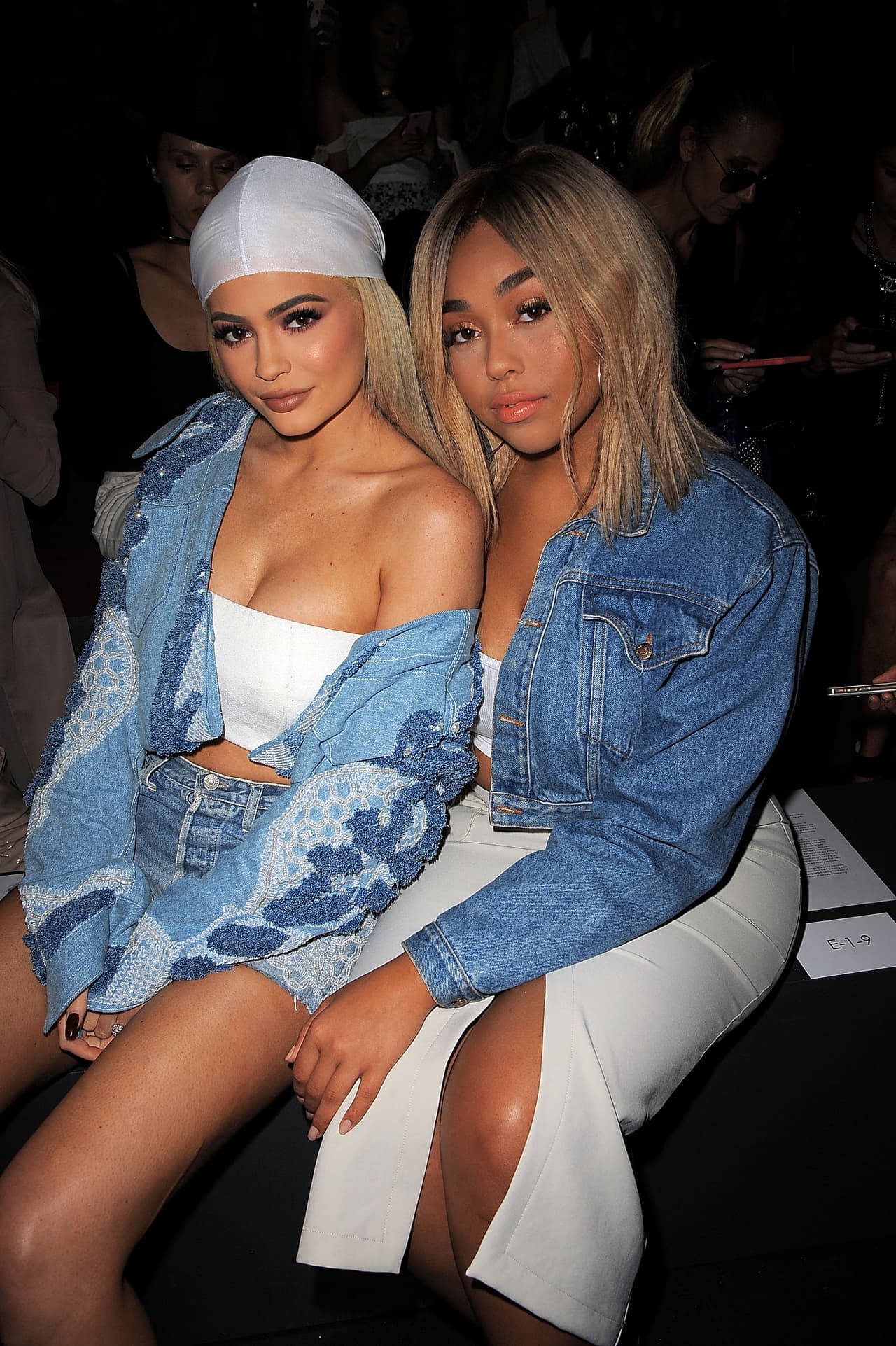 <a href="https://www.tmz.com/2019/07/26/kylie-jenner-unfollows-jordyn-woods-instagram/" target="_blank">TMZ</a> reportó que el encuentro entre Jordyn y James Harden en el club fue por casualidad: "Fuentes cercanas a Woods nos dijeron que fue un encuentro amistoso... y los dos se encontraron por casualidad a través de amigos en común", se lee en el artículo.
<br>