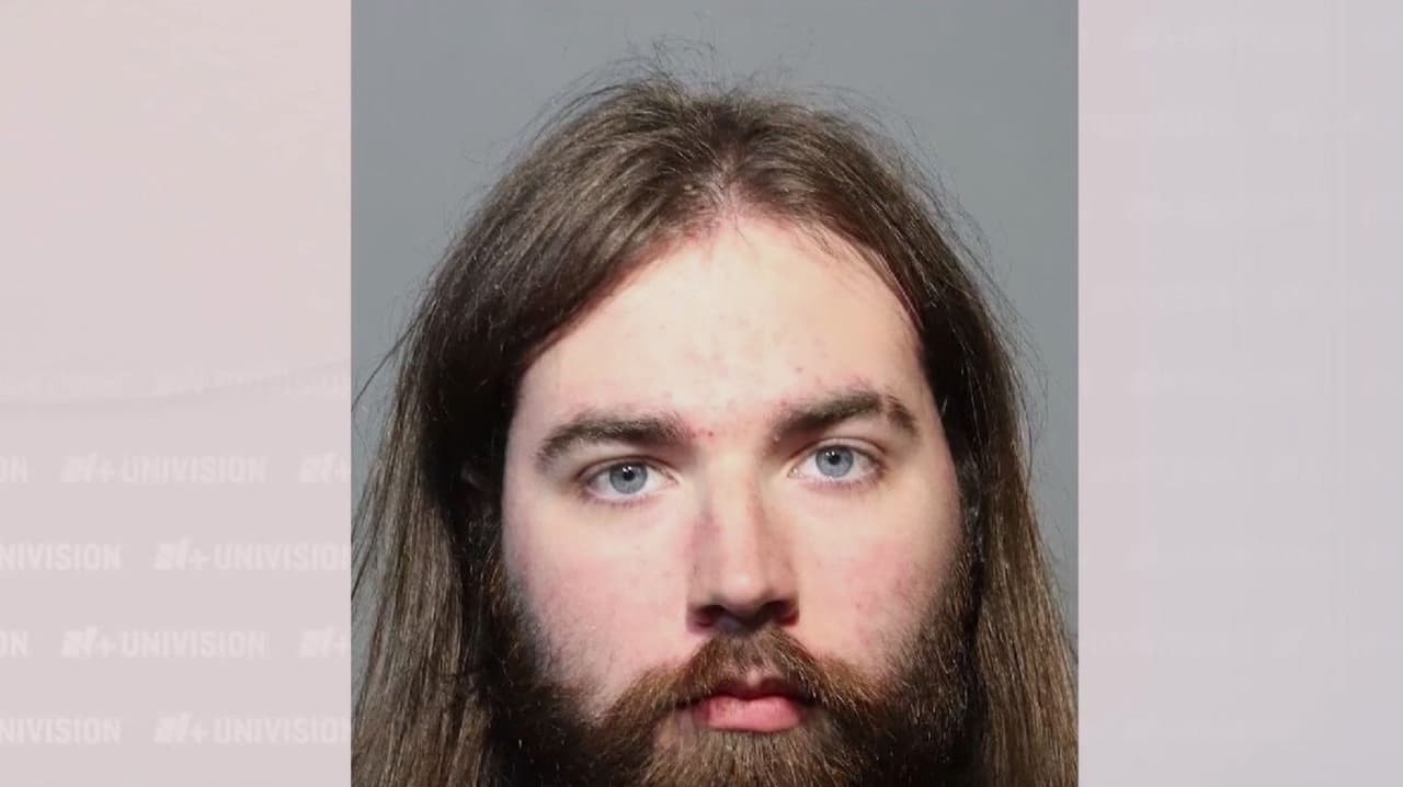 Voyerista arrestado tras grabar a familia en Walmart; descubren múltiples videos