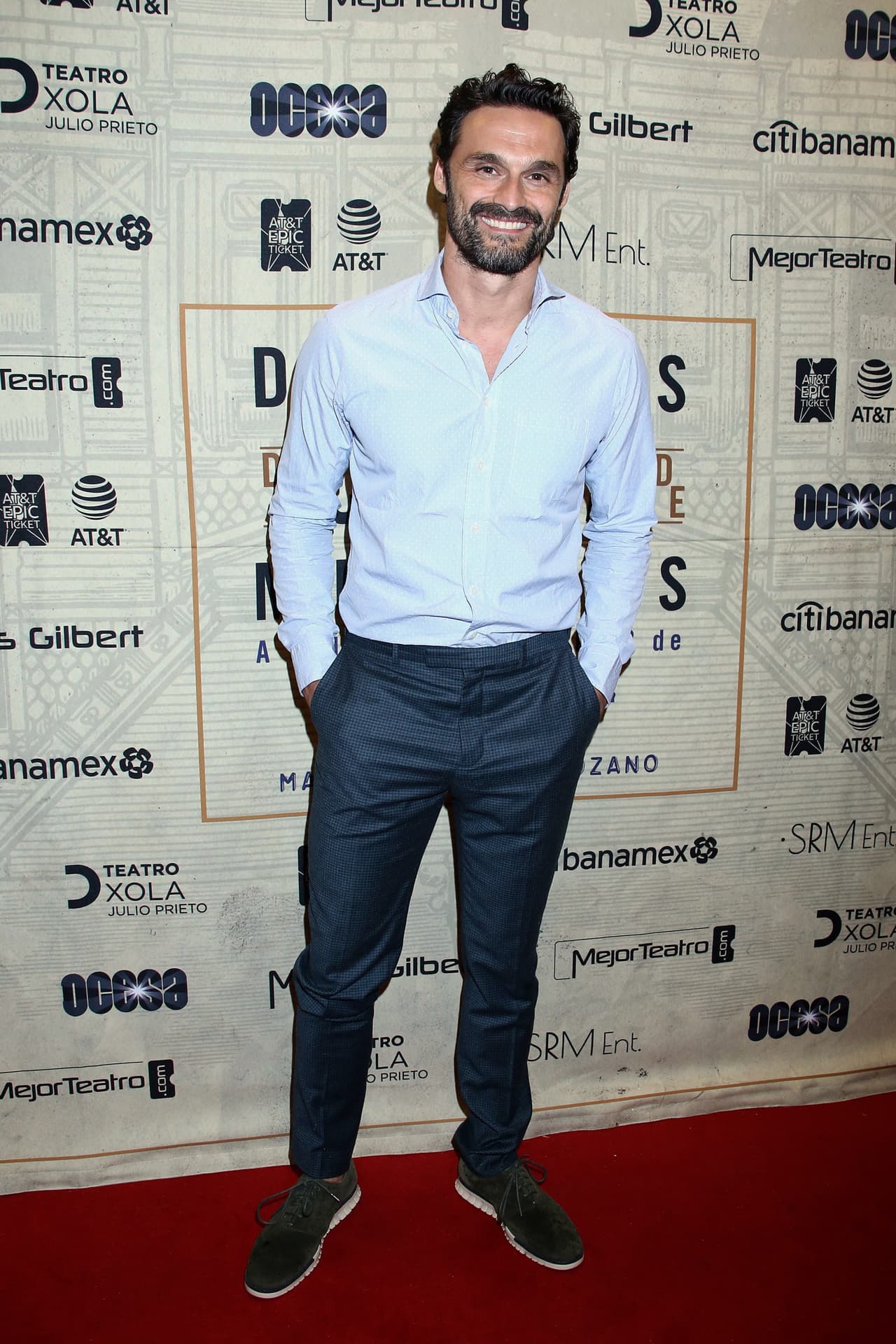 No se sabe con exactitud cuál fue el mensaje que molestó a Ana Brenda, pues el texto desapareció de los comentarios. Según People en Español, la seguidora envió un mensaje que criticaba a la pareja y aseguraba que su relación había terminado.