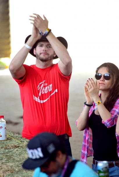 Mila y Ashton disfrutaron del festival de música country Stagecoach. Mira aquí los videos más chismosos.
