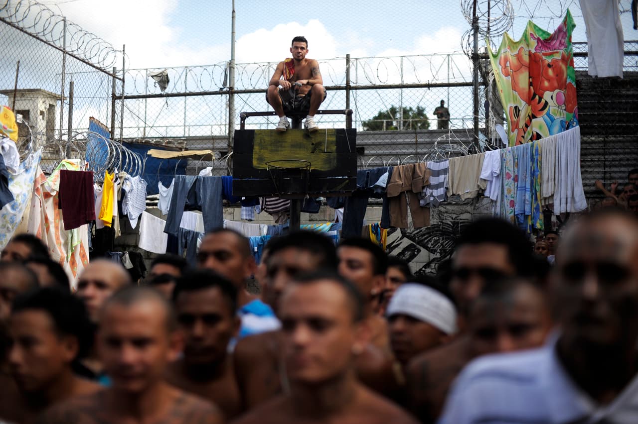 ONU: El Salvador debe evitar que las pandillas esclavicen a menores y mujeres