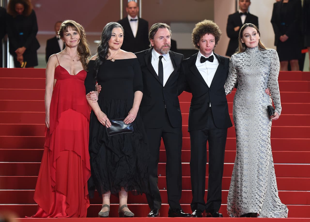 Por la noche el cineasta mexicano y el elenco, incluyendo a Tim Roth, tuvieron la premiere.