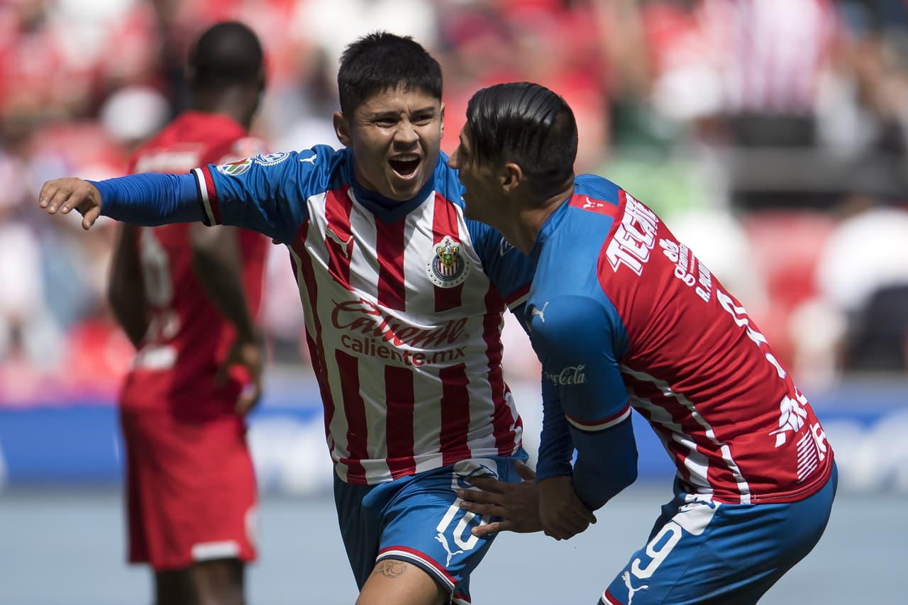 Chivas vence a Toluca con tres goles a uno; Guadalajara se aferra a la Liguilla. Alan Pulido es el máximo anotador mexicano de la Liga MX.
