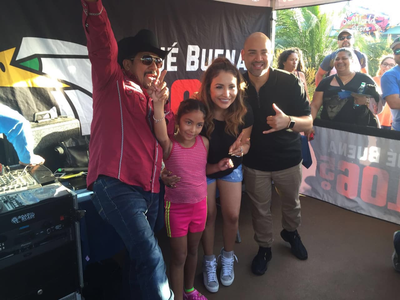 Tuvieron la oportunidad de tener un encuentro con pingüinos y saludar al público que los escucha a diario.