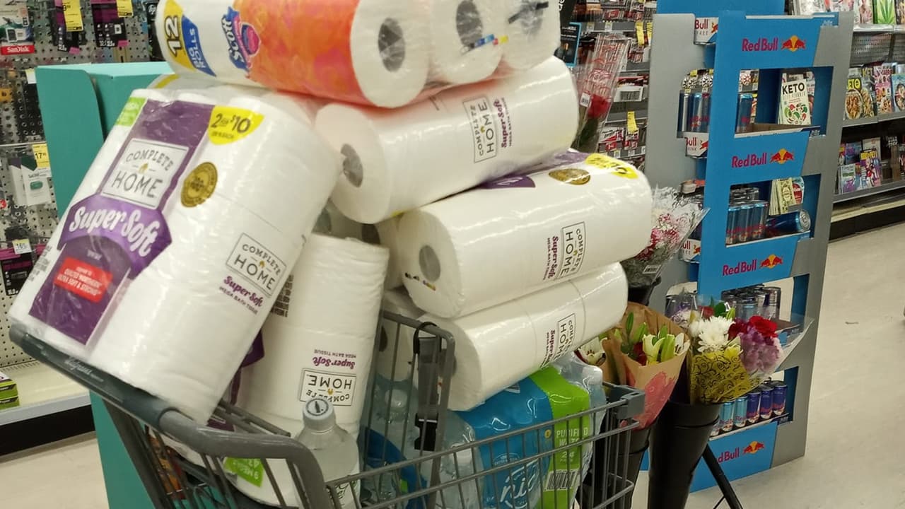 Publicación de Elizabeth CG: "Esto lo compré en un Walgreens, sólo tuve que esperar que el camión descargara, esto fue a las 9:30 am de hoy (sábado 14 de marzo).