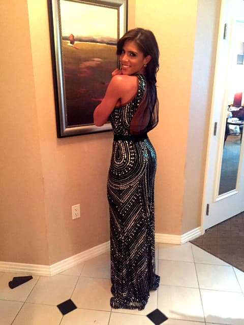 Estaba un poco indecisa en qué vestido elegir, negro, claro, de color fuerte... ¿qué se pondrá?