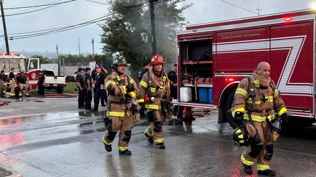 Tres personas terminan hospitalizadas tras el incendio de un apartamento en Webster