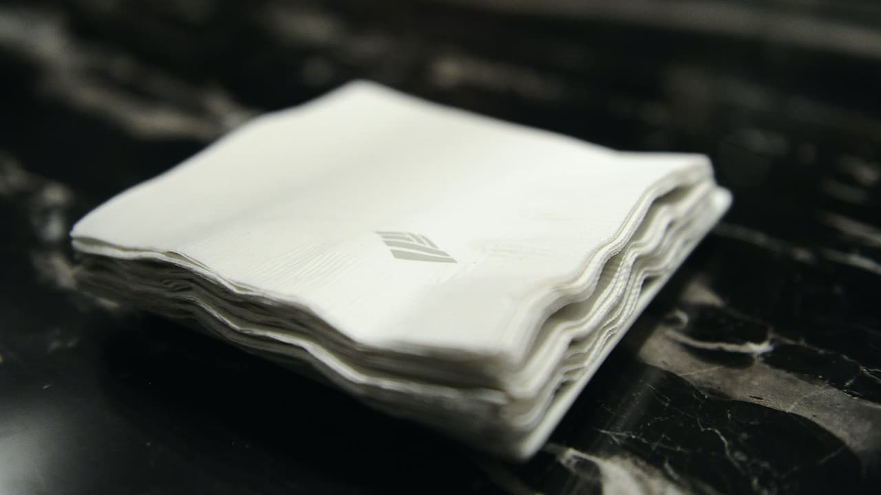 Además de servilletas y platos de papel