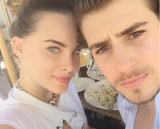 Se rumora que para ocultar esto, Belinda señaló que el único socio de este nuevo bar era su hermano, Ignacio Peregrín.