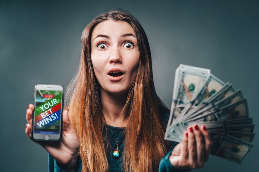 También podrás tentar el azar en apuestas lícitas, pero no envolverte en ningún tipo de actividad que no sea totalmente legal ni esté clara pues con Mercurio retrógrado los resultados serían muy negativos.
<br>