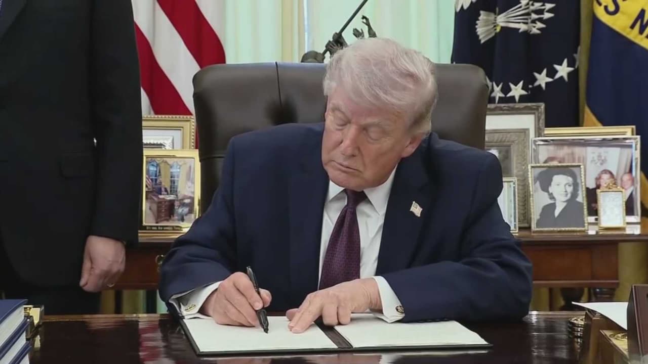 Donald Trump rechaza firmar ley bipartidista de vivienda ¿en protesta contra el Senado?