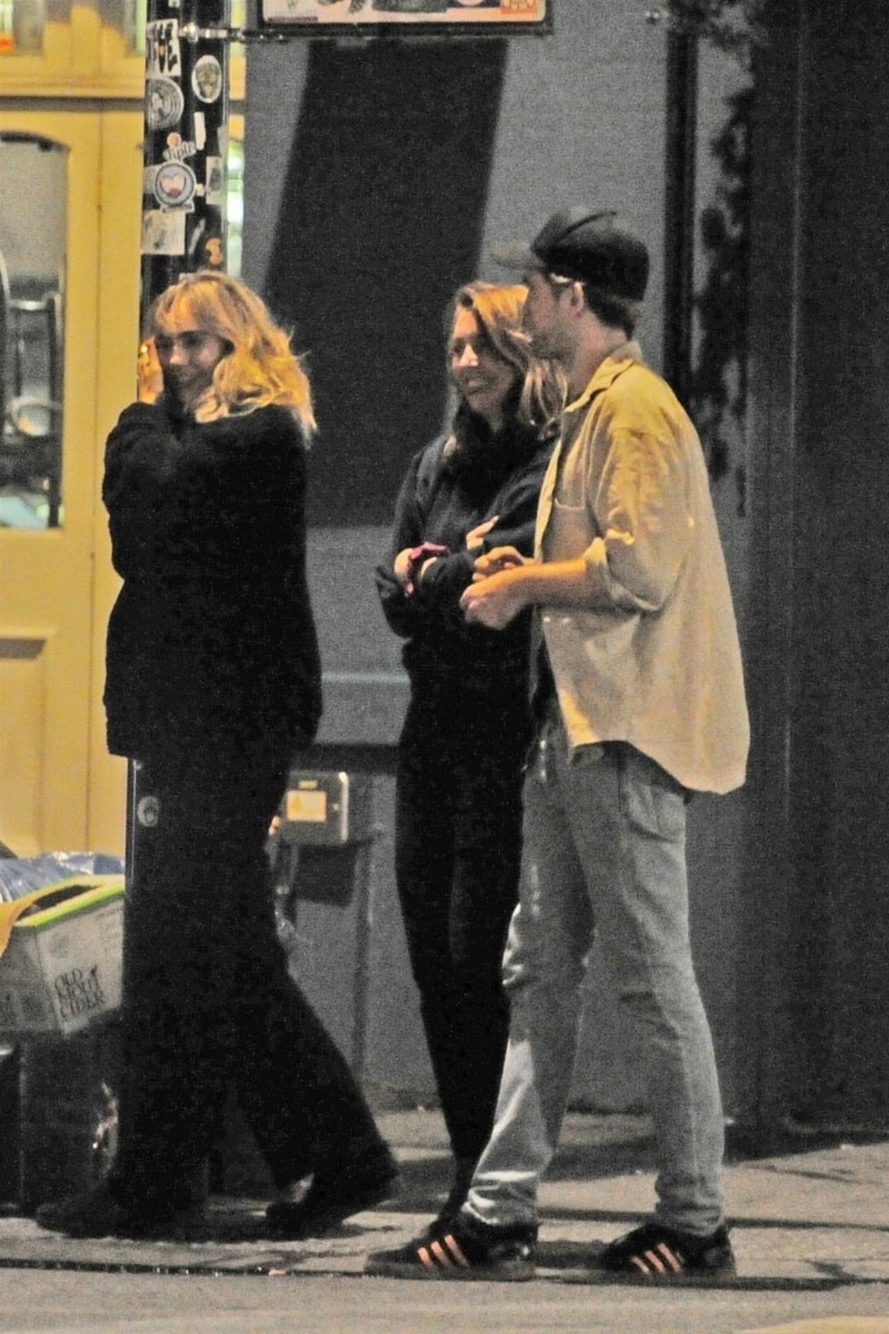 Robert y Suki se dirigieron al bar Soho House para disfrutar de unos tragos en compañía de varios amigos, lo que hizo que la velada se prolongara hasta después de la 1:00 am, cuando la pareja abandonó el lugar, de acuerdo con Grosby Group.