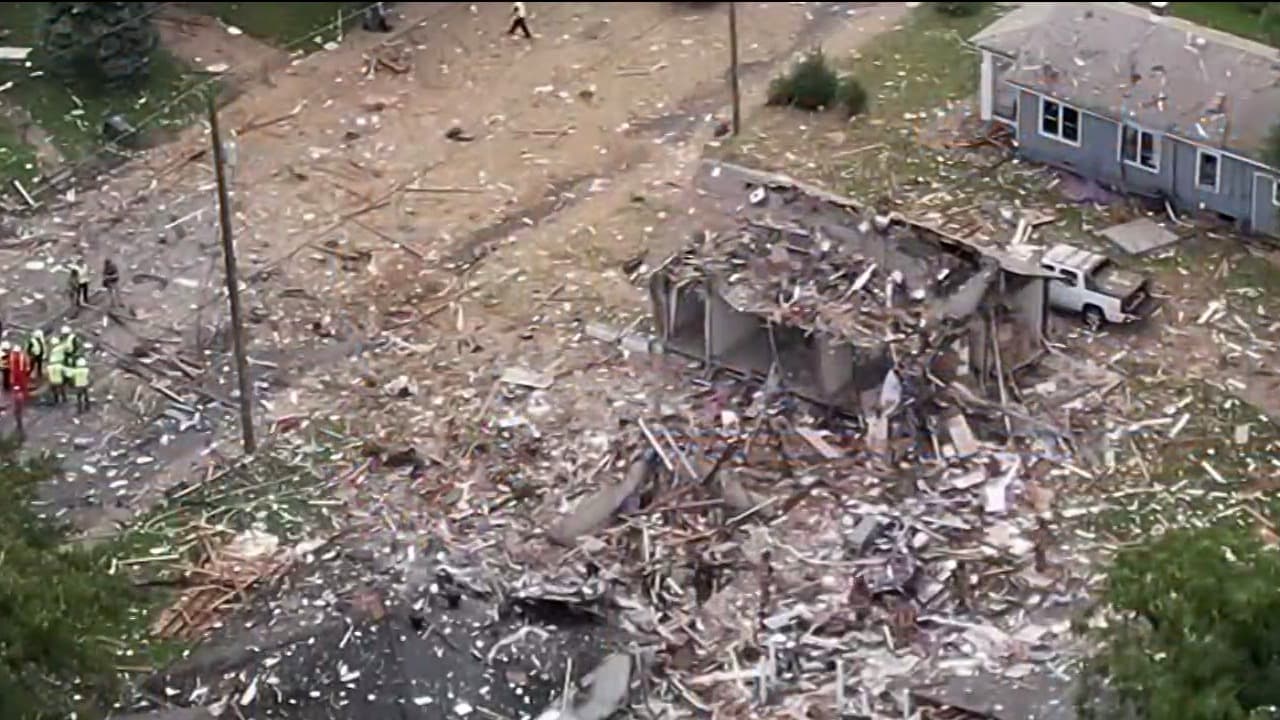 Vecinos narraron que la explosión causó un fuerte estallido y una vibración que describieron "como un terremoto".