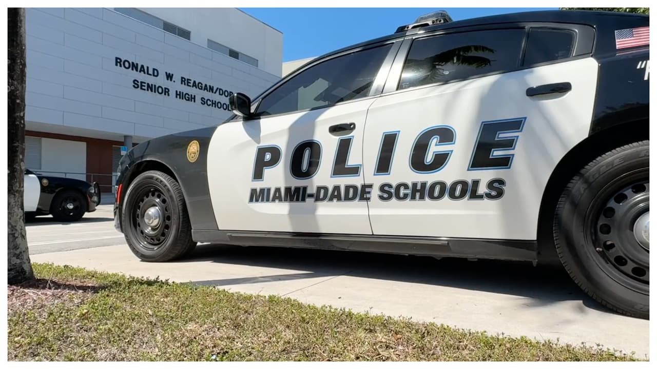 Amenazas provocaron el cierre de Ronald Reagan Senior High y una gran presencia policial