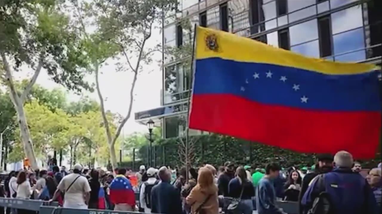 Así protestan en Nueva York por histórica reunión entre Donald Trump y Delcy Rodríguez; reportan detenidos
