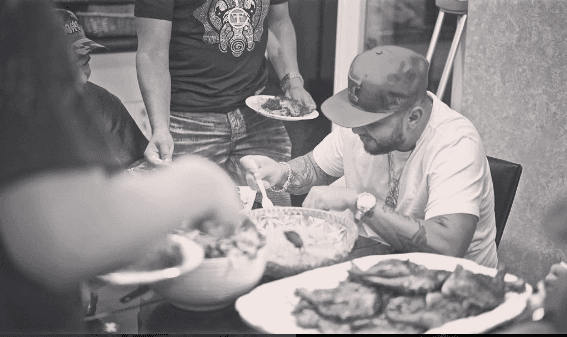 Aunque eso sí, los alimentos son sagrados y se da unos pequeños momentos para alimentarse y poder seguir con el trabajo.