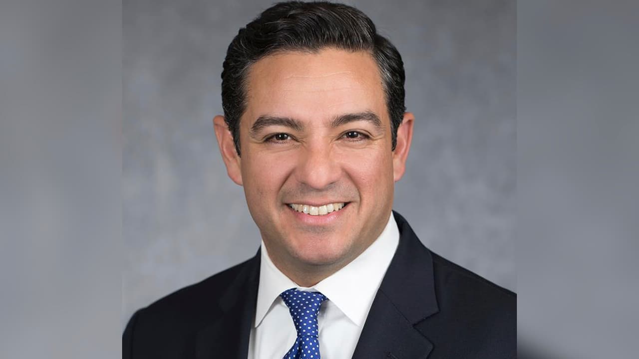 “Estoy con Matt Rinaldi y que se jodan los cerdos ilegales”: mensaje que recibió un diputado hispano en Texas tras pelea en la legislatura