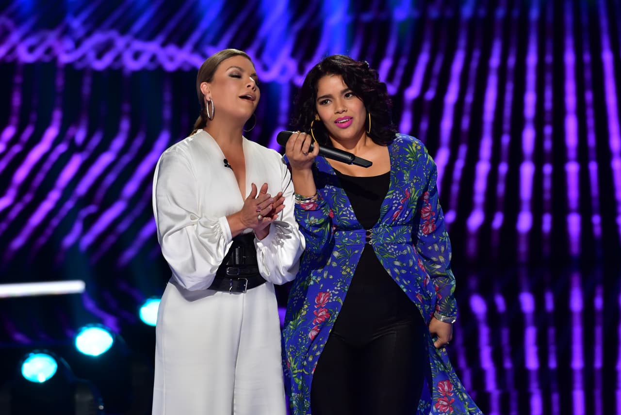 "Porque me duele decirte que, a ti he llegado tarde", entonó la puertorriqueña.