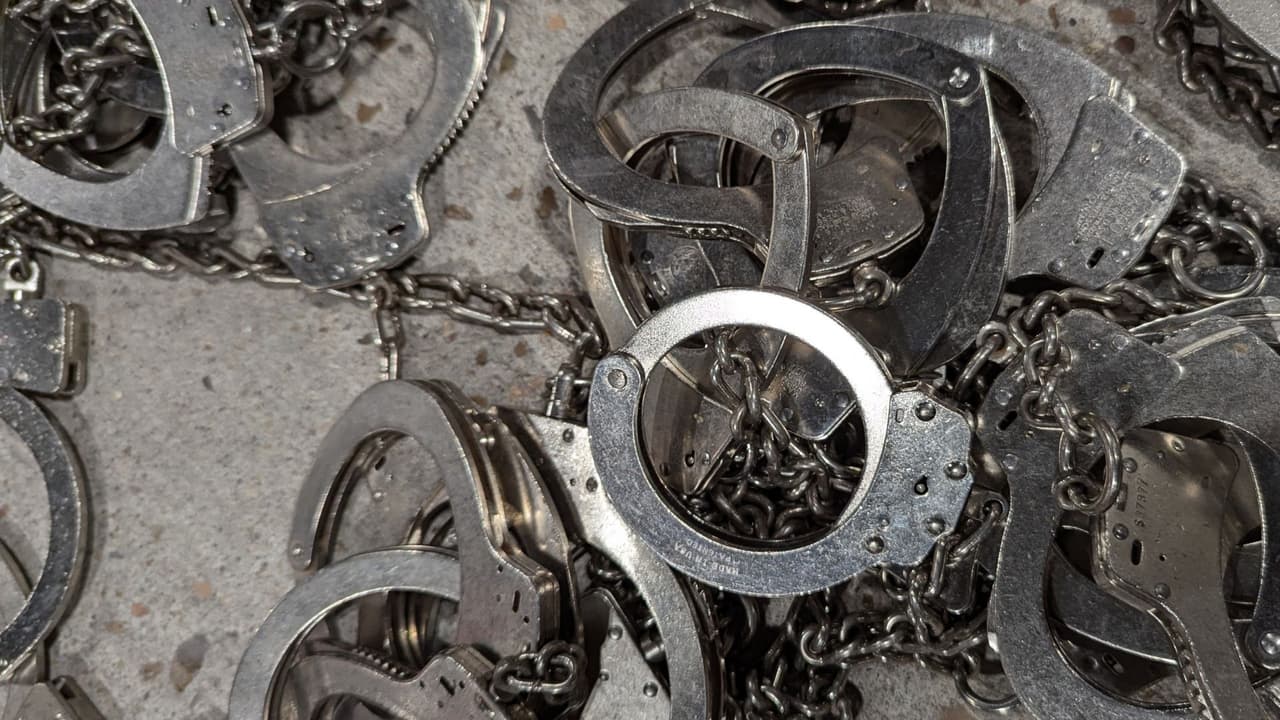 Las incautaciones demuestran el compromiso y la profesionalidad de los oficiales de CBP, quienes trabajan día a día para proteger la seguridad de Estados Unidos
<b> y colaborar en la lucha contra el tráfico ilegal de armas hacia regiones peligrosas.</b>
<br>