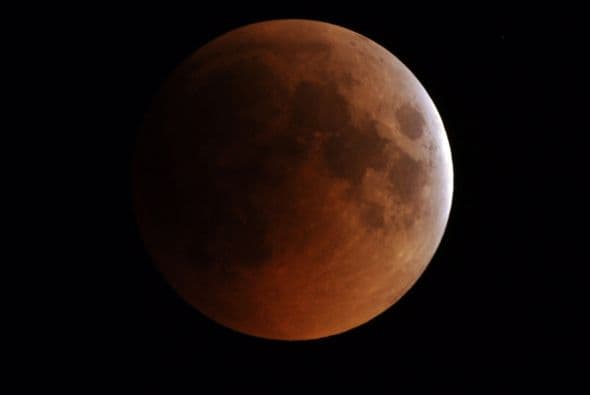 La totalidad del eclipse tendrá lugar durante un período de 78 minutos que comenzará aproximadamente una hora más tarde de su inicio y si las condiciones meteorológicas lo permiten, el fenómeno podrá observarse en casi todo el continente americano. Según informes de la NASA el efecto del eclipse podría dañar algunos satélites de comunicación o la avería de la nave espacial LADEE, que está por concluir su misión. Por lo demás, no hay nada que temer.