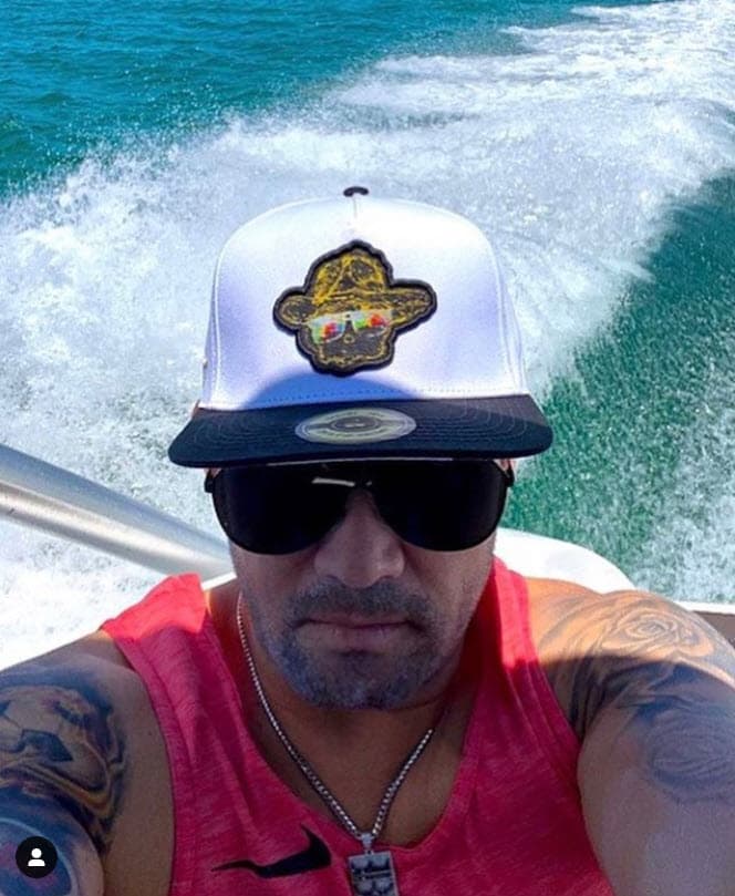 Recientemente el empresario inauguró un restaurante en el puerto de Mazatlán, México, y le envió un mensaje a la cantante para que fuera a conocer el lugar. 
<br>