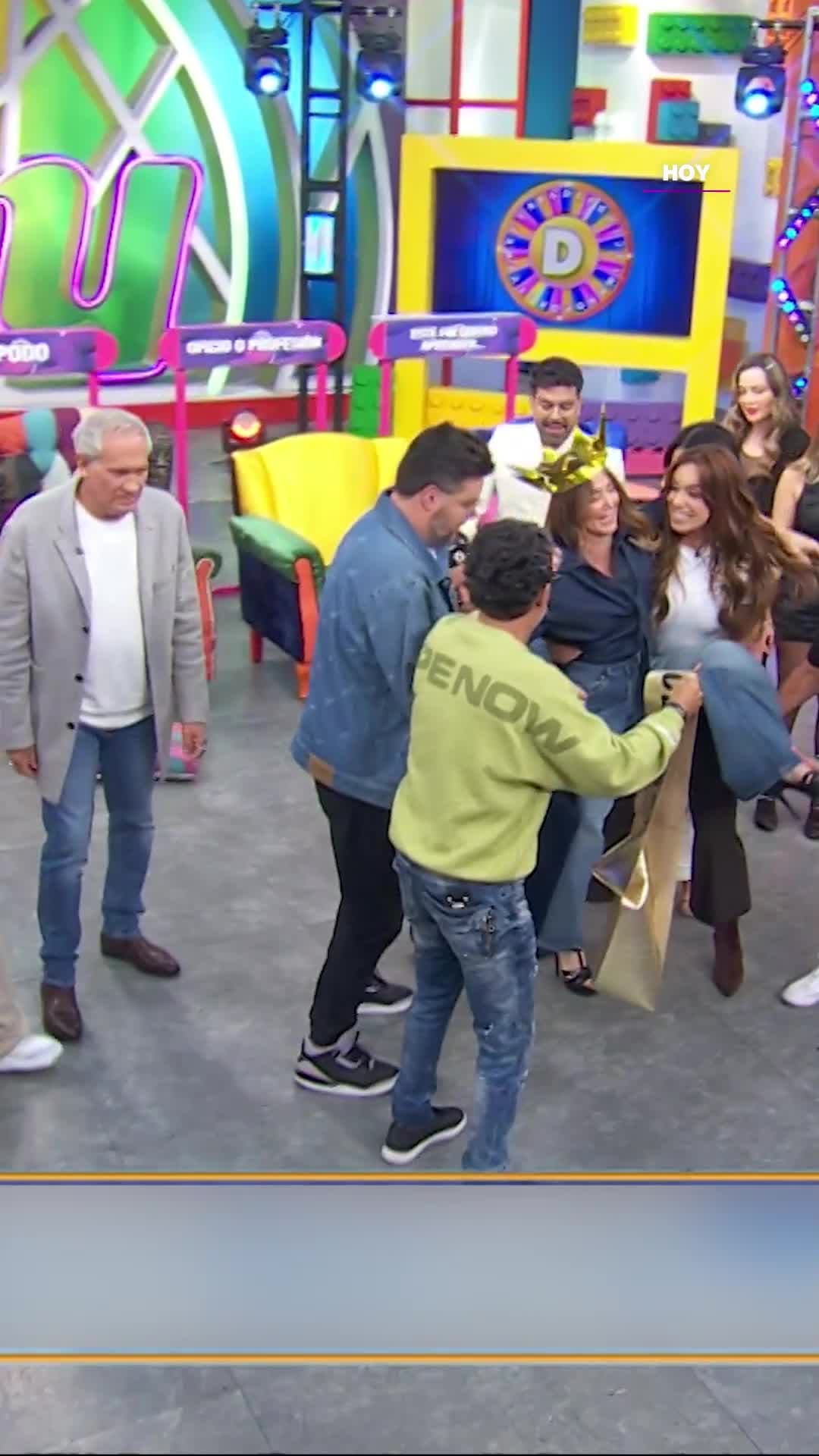 "VUELAN" a Andrea Legarreta como REINA del BASTA #Hoy
